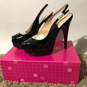NWT SHOEDAZZLE HEELS